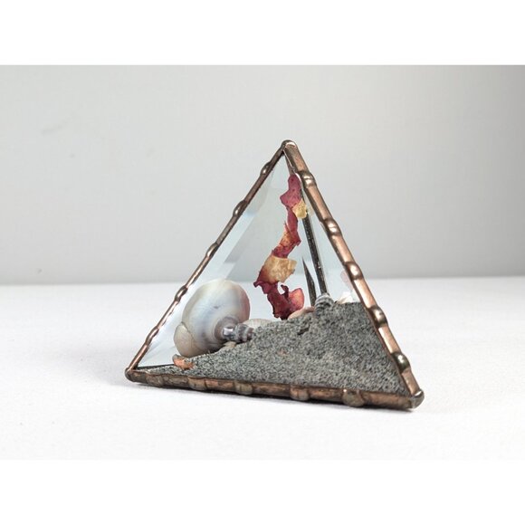 Beveled Glass Seashells and Sand Pyramid Paperweight, Ocean Beach Terrarium - Picture 2 of 8